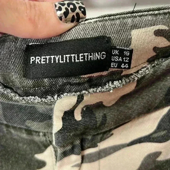 Pretty Little Thing Grey Camo Cargo Pants Size 12 Inseam 28” - Picture 3 of 9